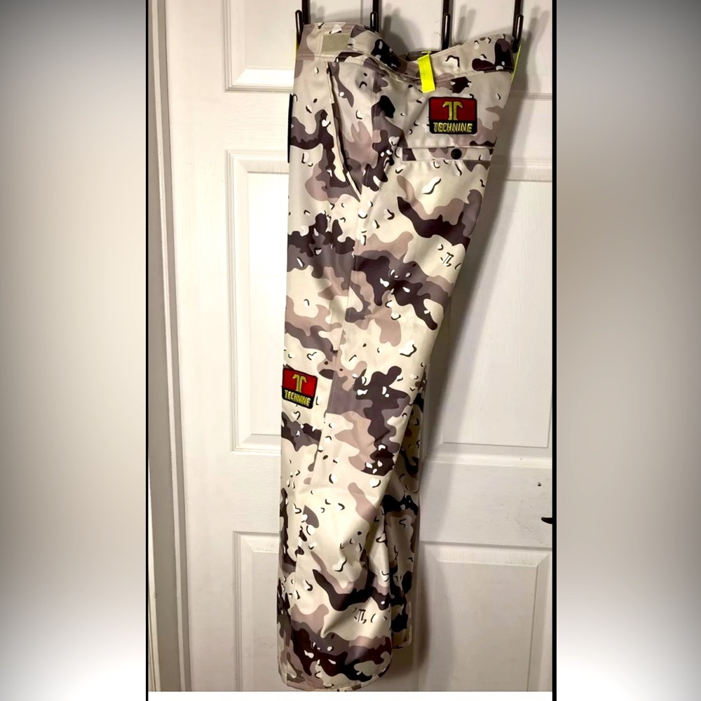 Bnwt Technine xxl desert camo snowboard pants
